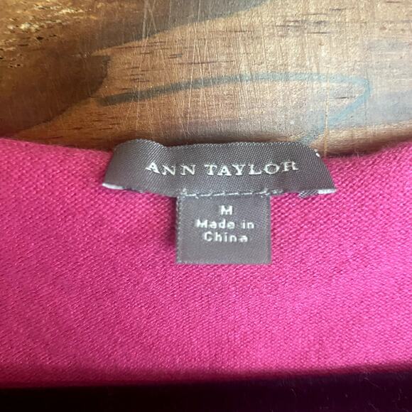 Ann Taylor pink soft sweater tank size Medium - Picture 2 of 4